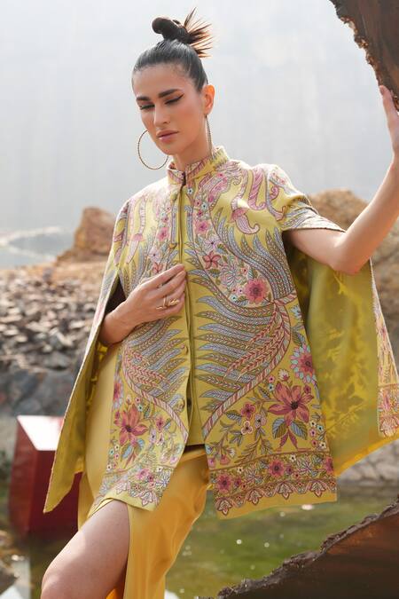 Neiza By Neeti Seth_Green Cashmere Wool Hand Embroidered Cape _Online_at_Aza_Fashions
