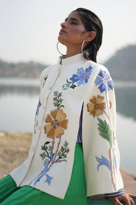 Neiza By Neeti Seth_White Floral Embellished Cashmere Wool Cape _Online_at_Aza_Fashions