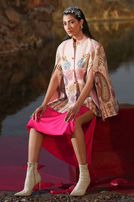 Neiza By Neeti Seth Pink Paisley Print Cashmere Wool Cape Online at Aza Fashions Neiza By Neeti Seth_Pink Paisley Print Cashmere Wool Cape _Online_at_Aza_Fashions