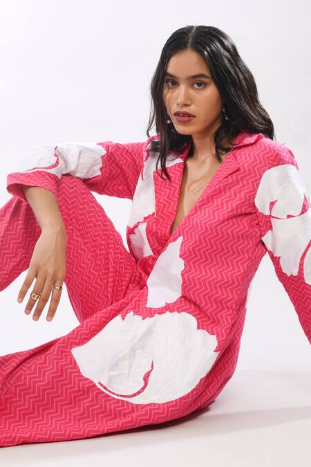 Buy Itara Pink Cotton Silk Zig Zag Print Notched Lapel Pattern Coat And Pant Set Online at Aza Fashions Buy_Itara_Pink Cotton Silk Zig Zag Print Notched Lapel Pattern Coat And Pant Set_Online_at_Aza_Fashions