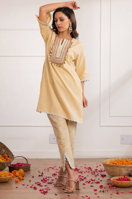 Pairaahan_Yellow Linen Embroidered Sequin Notched Tasselled Placket Kurta With Pant_Online_at_Aza_Fashions