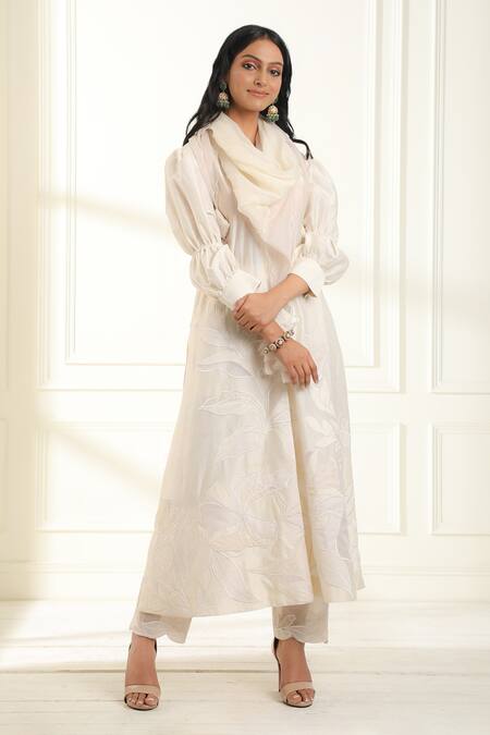 Omana By Ranjana Bothra Ivory Chanderi, Organza Applique, Embroidery, Tassels V-neck Safina Kurta Set Online at Aza Fashions Omana By Ranjana Bothra_Ivory Chanderi, Organza Applique, Embroidery, Tassels V-neck Safina Kurta Set _Online_at_Aza_Fashions