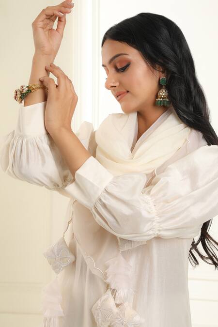 Buy Omana By Ranjana Bothra Ivory Chanderi, Organza Applique, Embroidery, Tassels V-neck Safina Kurta Set Online at Aza Fashions Buy_Omana By Ranjana Bothra_Ivory Chanderi, Organza Applique, Embroidery, Tassels V-neck Safina Kurta Set _Online_at_Aza_Fashions