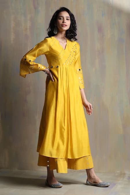 Charkhee_Yellow Chanderi, Cotton Mirrors V-neck Embroidered Bell Sleeve Kurta Set _Online_at_Aza_Fashions