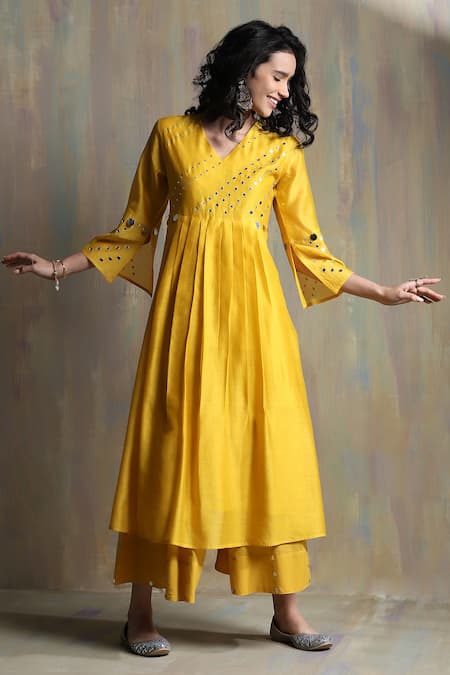 Buy_Charkhee_Yellow Chanderi, Cotton Mirrors V-neck Embroidered Bell Sleeve Kurta Set _Online_at_Aza_Fashions