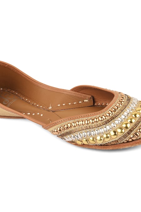 Buy_Jutti Express_Gold Embroidered Platinum Juttis _Online_at_Aza_Fashions