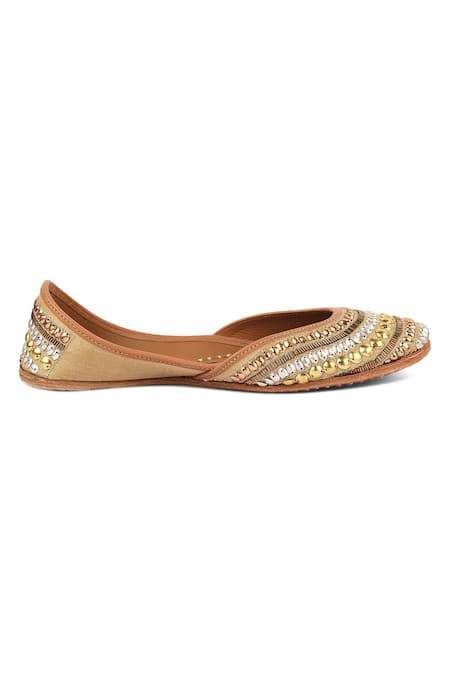 Jutti Express_Gold Embroidered Platinum Juttis _at_Aza_Fashions