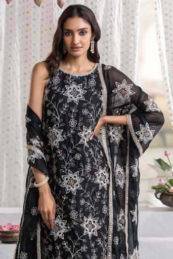 Mulmul_Black 100% Pure Mulmul Embroidery Thread Round Jugni Kurta And Pant Set _Online_at_Aza_Fashions