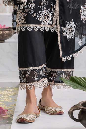 Mulmul_Black 100% Pure Mulmul Embroidery Thread Round Jugni Kurta And Pant Set _at_Aza_Fashions