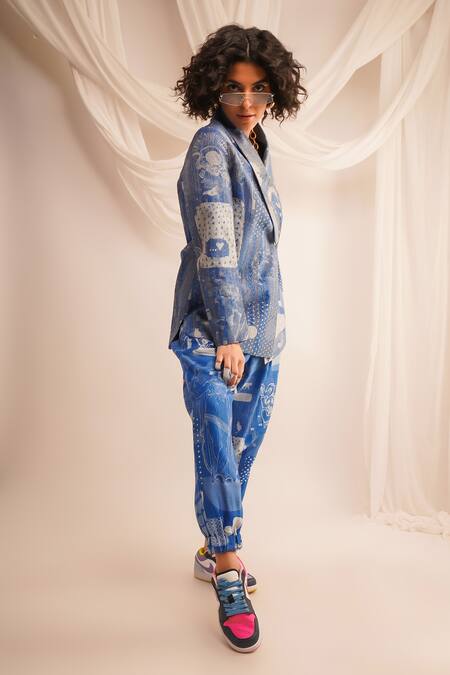 Shop Jajaabor Blue Silk Chanderi Embroidery Zari Shawl Collar Quilted Jacket And Joggers Set Online at Aza Fashions Shop_Jajaabor_Blue Silk Chanderi Embroidery Zari Shawl Collar Quilted Jacket And Joggers Set _Online_at_Aza_Fashions