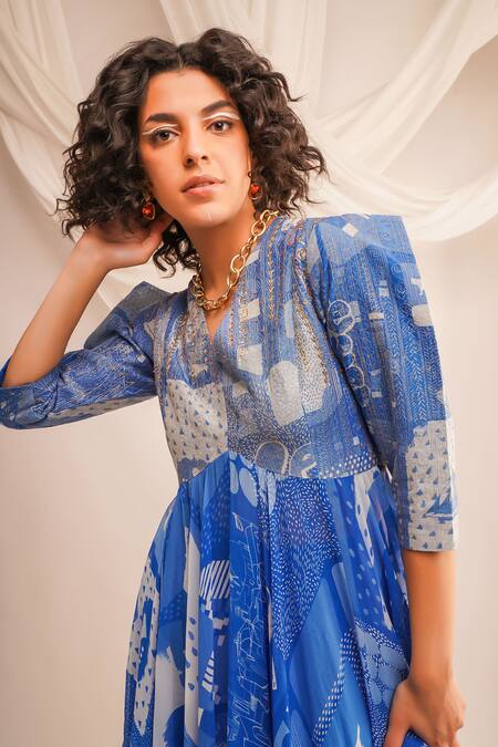 Jajaabor Blue Georgette Embroidery Zari V Neck Anarkali And Pant Set at Aza Fashions Jajaabor_Blue Georgette Embroidery Zari V Neck Anarkali And Pant Set _at_Aza_Fashions