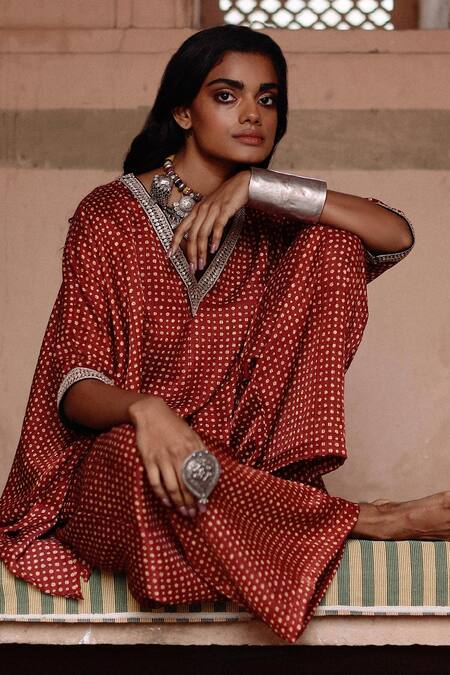 Shop Avacara Maroon Silk, Cotton Embroidery V-neck Short Kaftan With Pant Online at Aza Fashions Shop_Avacara_Maroon Silk, Cotton Embroidery V-neck Short Kaftan With Pant _Online_at_Aza_Fashions