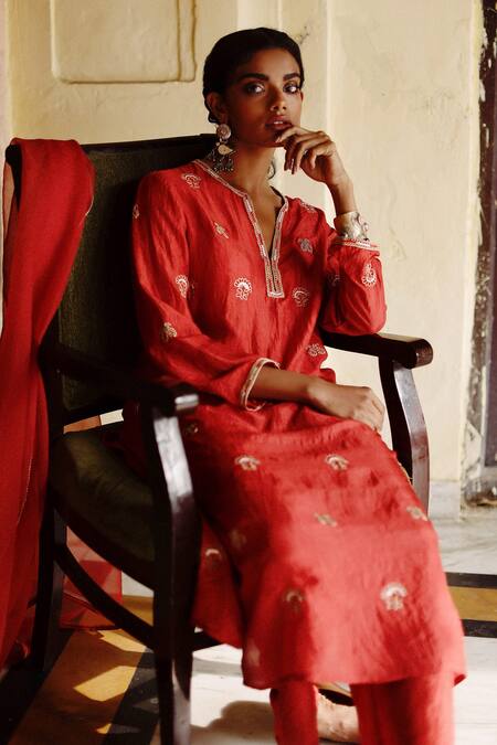 Shop Avacara Red Silk Embroidered Dori Notched Kurta Set Online at Aza Fashions Shop_Avacara_Red Silk Embroidered Dori Notched Kurta Set _Online_at_Aza_Fashions