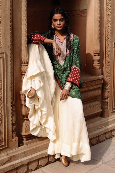 Buy_Avacara_Green Organza Embroidery Round Neck Patterned Flowy Kaftan With Contrast Sharara _Online_at_Aza_Fashions