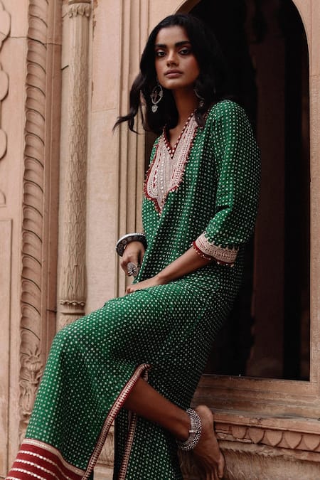 Avacara Green Matka Silk Embroidered Gota Notched Printed Butti Kaftan at Aza Fashions Avacara_Green Matka Silk Embroidered Gota Notched Printed Butti Kaftan _at_Aza_Fashions