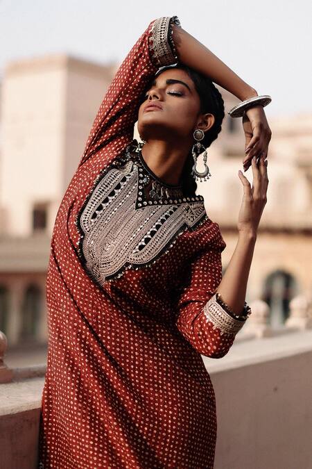 Shop Avacara Maroon Matka Silk Embroidered Gota Sequin Trimmed Placket Kaftan Online at Aza Fashions Shop_Avacara_Maroon Matka Silk Embroidered Gota Sequin Trimmed Placket Kaftan _Online_at_Aza_Fashions