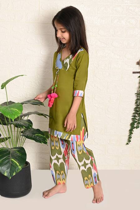 THE COTTON STAPLE_Green Cotton Tassels Thea Straight Kurta And Pant Set _Online_at_Aza_Fashions