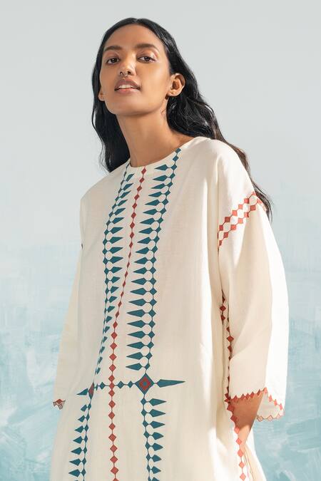Ikai By Ragini Ahuja_Ivory Cotton, Silk, Chanderi Embroidery Round Neck Nile Tribal Applique Kaftan_Online_at_Aza_Fashions