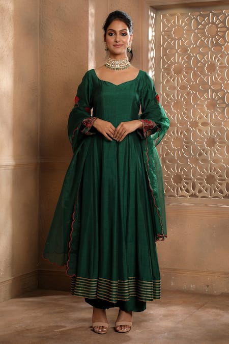 Omana By Ranjana Bothra_Emerald Green Bamboo, Organza Embroidery Round Neck Bagh Sleeve Anarkali Set _Online_at_Aza_Fashions