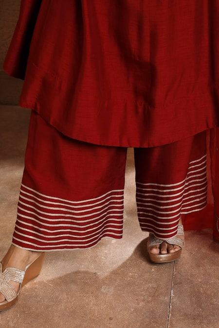 Shop_Omana By Ranjana Bothra_Red Bamboo, Organza Embroidery Scoop Neck Bella Sleeve Kurta Set _Online_at_Aza_Fashions