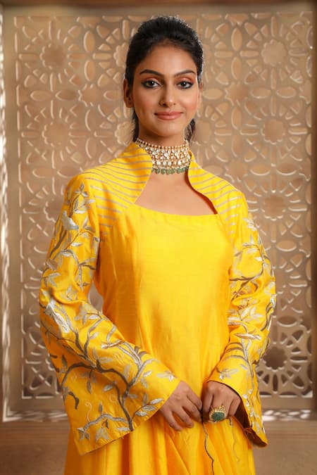 Omana By Ranjana Bothra_Yellow Silk, Organza, Bamboo Embroidery Scoop Neck Bella Bird Sleeve Kurta Set _at_Aza_Fashions
