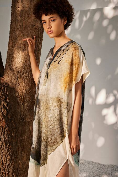 Kharakapas Off White Cotton V-neck Celestial Tales Lagoon Print Mul Kaftan at Aza Fashions Kharakapas_Off White Cotton V-neck Celestial Tales Lagoon Print Mul Kaftan _at_Aza_Fashions