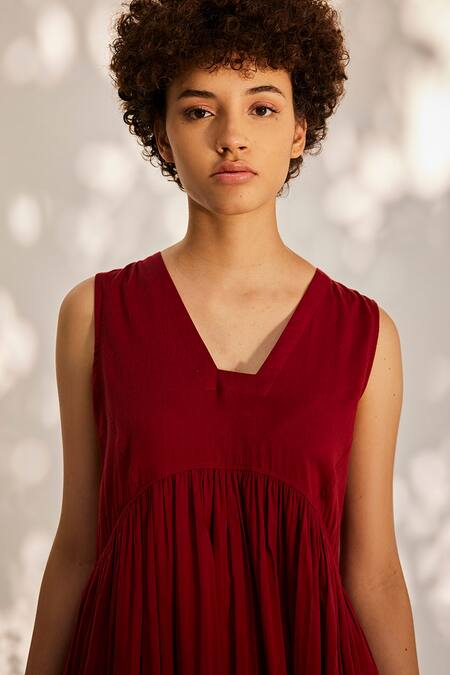 Kharakapas Red V-neck Brick Mulmul Cotton Tunic And Trouser Set Online at Aza Fashions Kharakapas_Red V-neck Brick Mulmul Cotton Tunic And Trouser Set_Online_at_Aza_Fashions