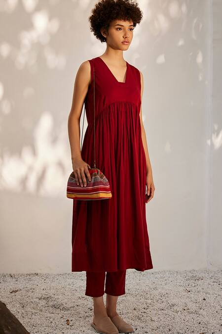 Kharakapas Red V-neck Brick Mulmul Cotton Tunic And Trouser Set at Aza Fashions Kharakapas_Red V-neck Brick Mulmul Cotton Tunic And Trouser Set_at_Aza_Fashions