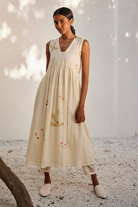 Kharakapas_Cream V-neck Screen Print Tunic And Trouser Set _Online_at_Aza_Fashions