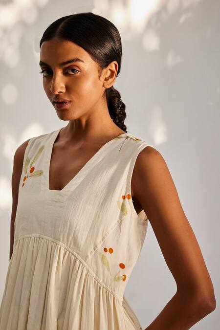 Buy_Kharakapas_Cream V-neck Screen Print Tunic And Trouser Set _Online_at_Aza_Fashions