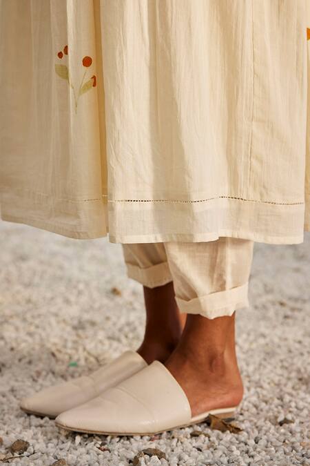 Shop_Kharakapas_Cream V-neck Screen Print Tunic And Trouser Set _Online_at_Aza_Fashions