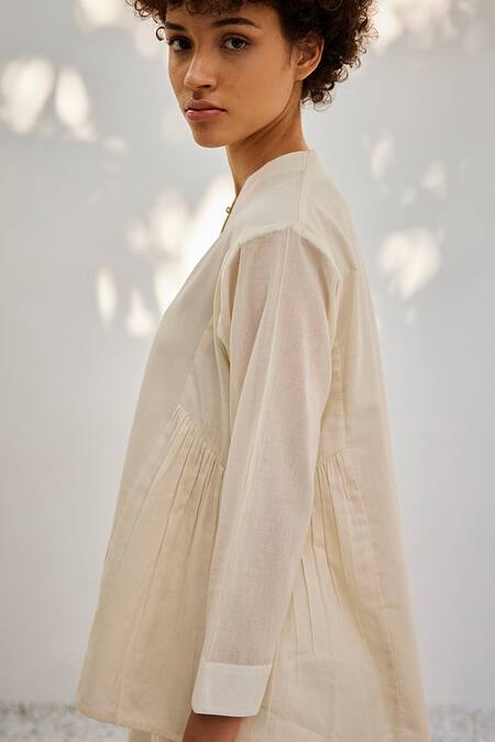 Buy_Kharakapas_Off White Keyhole Neck Notched Solid Mulmul Cotton Set_Online_at_Aza_Fashions