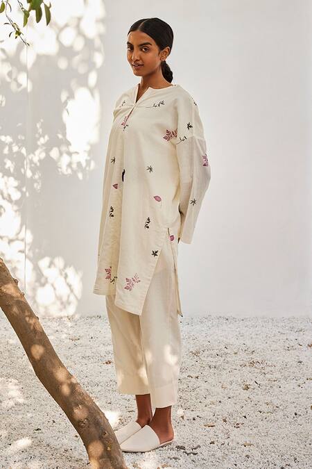 Kharakapas_Off White Cotton Applique, Embroidery Collared Her Fate Floral Print Co-ord Set_Online_at_Aza_Fashions