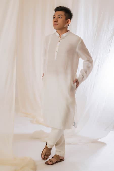 Buy_Vaani Beswal_Off White Handwoven Cotton Silk Embroidery Floral Mandarin Collar Kurta _Online_at_Aza_Fashions