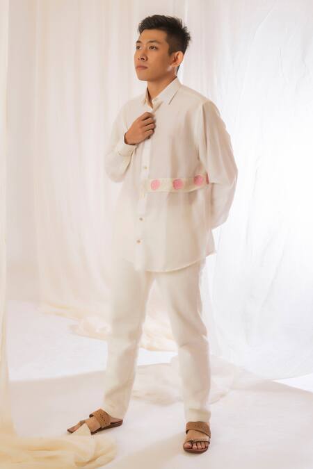 Vaani Beswal_Off White Handloom Cotton Plain Straight Fit Trouser _Online_at_Aza_Fashions