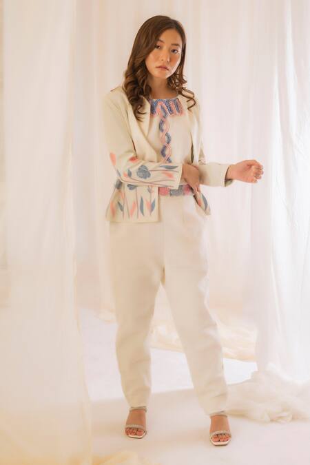 Buy_Vaani Beswal_Off White Handwoven Silk Floral, Kadai Open Embroidered Jacket _Online_at_Aza_Fashions
