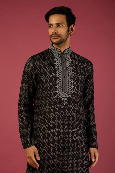 Buy_Krishna Mehta_Black Tussar Printed Bandhani Pattern Kurta Set _Online_at_Aza_Fashions
