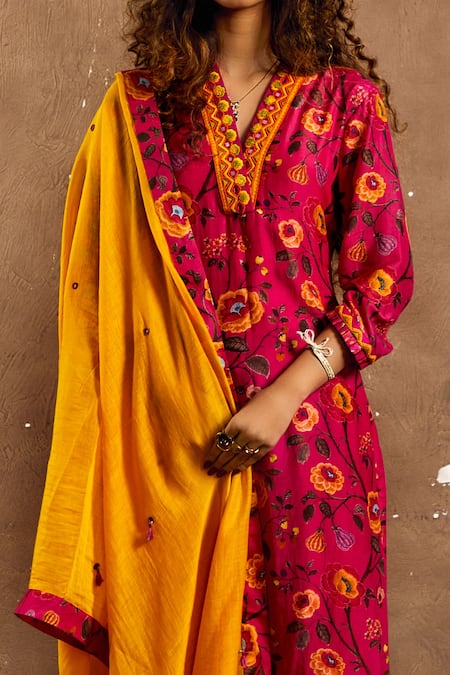 Label Kinjal Modi_Pink Dupatta Chanderi, Kurta And Pant Cotton Silk Floral V Neck Set With _Online_at_Aza_Fashions