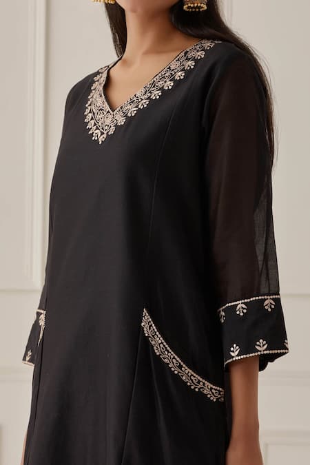 Buy_Kamaltaas_Black Chanderi Silk, Lining Mulmul Gota, Pittan Work V Neck Kurta _Online_at_Aza_Fashions