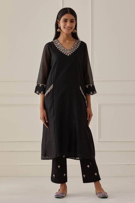 Kamaltaas_Black Chanderi Silk, Lining Mulmul Gota, Pittan Embroidered Straight Kurta Set _at_Aza_Fashions