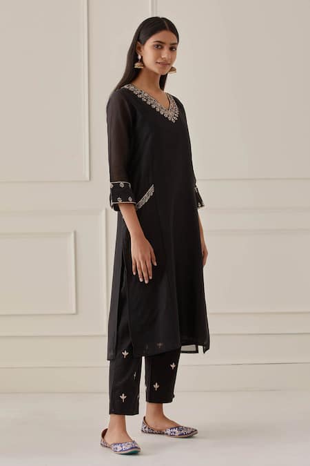 Kamaltaas_Black Chanderi Silk, Lining Mulmul Gota, Pittan Work V Neck Kurta _at_Aza_Fashions