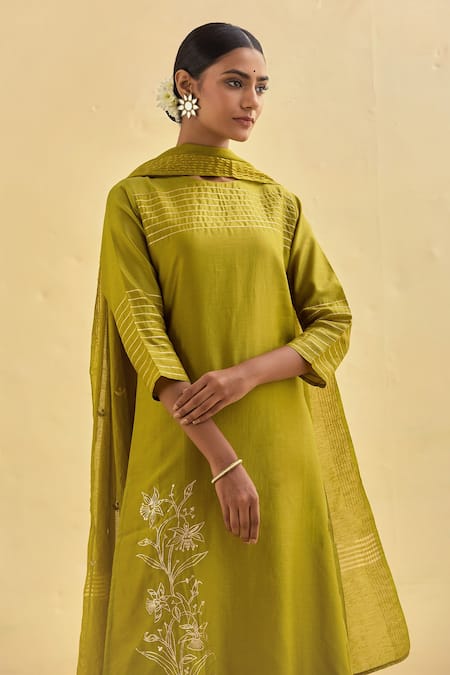 Buy Kamaltaas Green Chanderi Silk, Lining Mulmul Gota, Pittan Work Embroidered Kurta Set Buy_Kamaltaas_Green Chanderi Silk, Lining Mulmul Gota, Pittan Work Embroidered Kurta Set