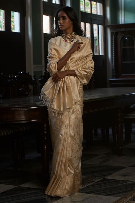 Kasturi Kundal Ivory Pure Silk Floral Motifs Champai Noor Handloom Saree Online at Aza Fashions Kasturi Kundal_Ivory Pure Silk Floral Motifs Champai Noor Handloom Saree _Online_at_Aza_Fashions