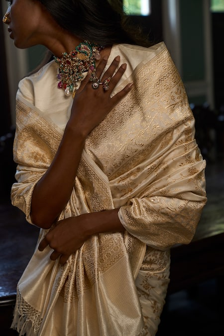 Buy Kasturi Kundal Ivory Pure Silk Floral Motifs Champai Noor Handloom Saree Online at Aza Fashions Buy_Kasturi Kundal_Ivory Pure Silk Floral Motifs Champai Noor Handloom Saree _Online_at_Aza_Fashions