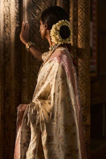 Kasturi Kundal_Ivory Pure Silk Floral Motifs Indra Ki Pari Shwet Jangla Handloom Saree _Online_at_Aza_Fashions