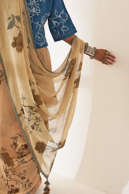 Kasturi Kundal Brown Linen Embroidery Sanobar Pure Handloom Saree With Unstitched Blouse at Aza Fashions Kasturi Kundal_Brown Linen Embroidery Sanobar Pure Handloom Saree With Unstitched Blouse _at_Aza_Fashions