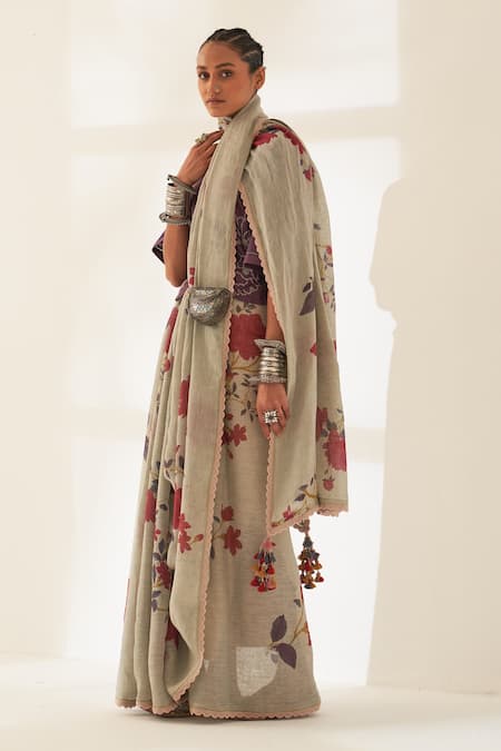 Kasturi Kundal Green Linen Tassels Buta Pure Handloom Saree With Unstitched Blouse Online at Aza Fashions Kasturi Kundal_Green Linen Tassels Buta Pure Handloom Saree With Unstitched Blouse _Online_at_Aza_Fashions