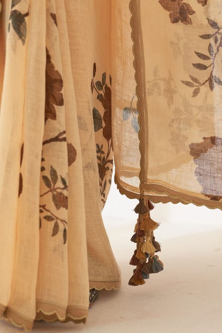 Kasturi Kundal Beige Linen Embroidery Mahogany Pure Handloom Saree With Unstitched Blouse at Aza Fashions Kasturi Kundal_Beige Linen Embroidery Mahogany Pure Handloom Saree With Unstitched Blouse _at_Aza_Fashions