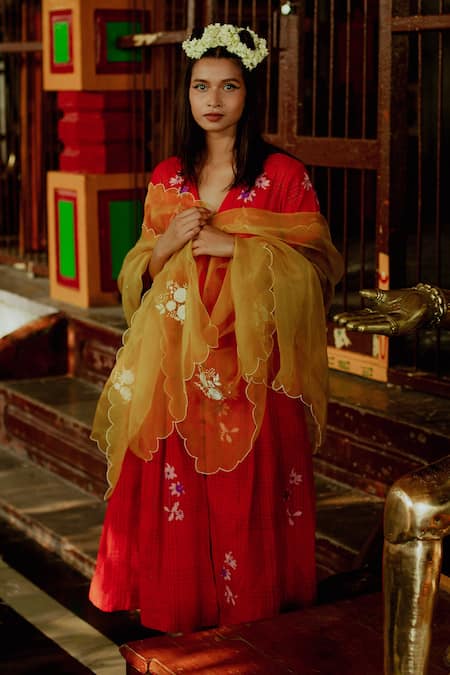 Buy Label Earthen Red Cotton Embroidery V-neck Handwoven Gathered Kurta Pant Set Online at Aza Fashions Buy_Label Earthen_Red Cotton Embroidery V-neck Handwoven Gathered Kurta Pant Set _Online_at_Aza_Fashions