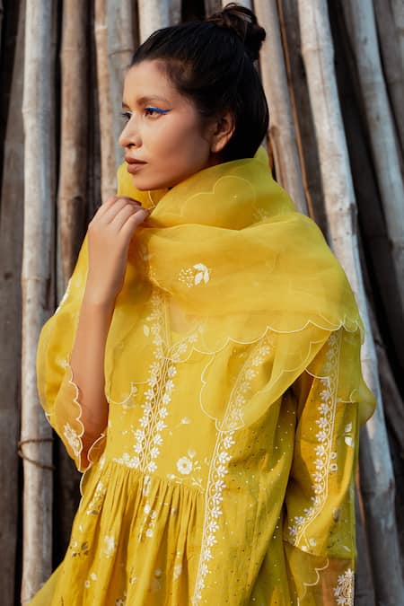 Shop Label Earthen Yellow Cotton, Organza Embroidery V-neck Foil Print Gathered Kurta Set Online at Aza Fashions Shop_Label Earthen_Yellow Cotton, Organza Embroidery V-neck Foil Print Gathered Kurta Set _Online_at_Aza_Fashions